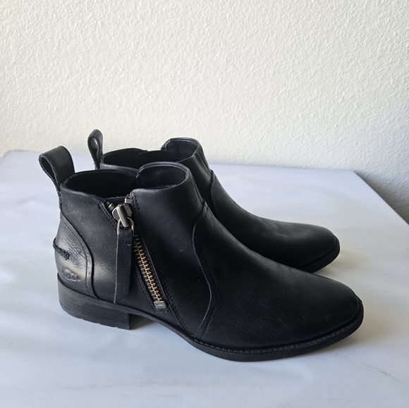 UGG Aureo Black Smooth Leather Ankle Zipper-Up Booties Size 8 - Picture 3 of 16